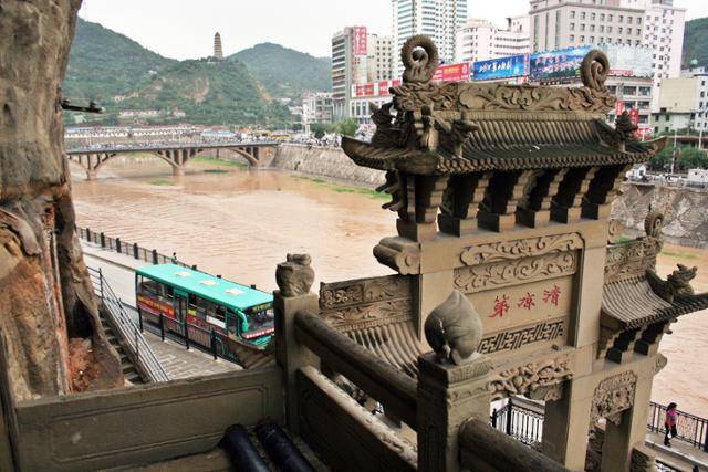 옌안 청량산을 오르며 바라본 연하. ⓒ최종명