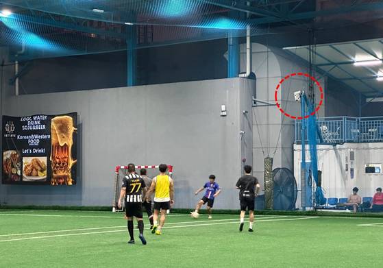 호각은 AI 카메라를 통한 AI 중계 및 경기분석용 영상을 자체 플랫폼을 통해 서비스한다. 사진은 말레이시아 쿠알라룸푸르 내 라라포트 지역 축구 아카데미에 설치된 AI 카메라. 사진 호각