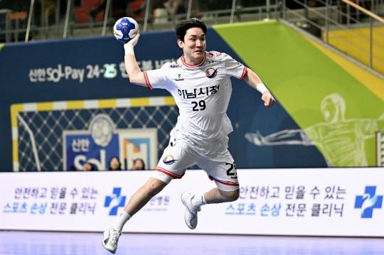 하남시청 김지훈이 점프슛을 하고 있다. / 사진제공=한국핸드볼연맹