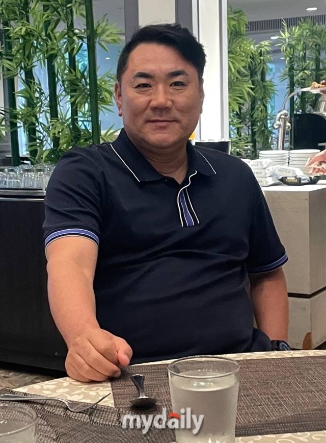 24일 전남 드래곤즈 캠프에서 인터뷰를 진행한 김현석 감독./방콕(태국)=노찬혁 기자