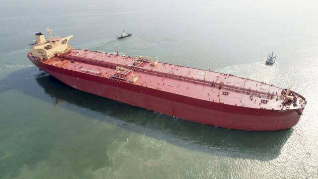 SK해운의 31만8000톤급 초대형 유조선 씨브레이브(C.BRAVE)호가 '오션와이즈'를 장착하고 최적 항로 운항 실증에 나선 모습./사진=HD현대마린솔루션 제공.