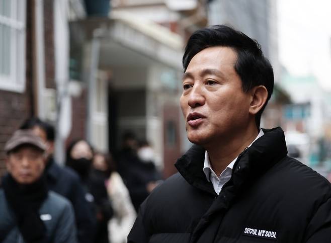 지난 20일 오세훈 서울시장이 강북구 미아동 재개발 현장을 방문해 언론브리핑을 하고 있다. 사진=뉴스1