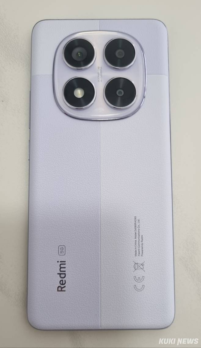 샤오미 레드미 노트 14 프로 5G의 뒷면. 정우진 기자