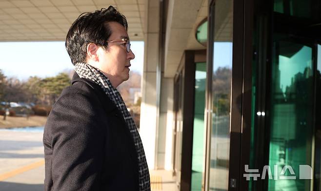 [서울=뉴시스] 추상철 기자 = 심우정 검찰총장이 지난 24일 오전 서울 서초구 대검찰청으로 출근하고 있다. 2025.01.24. scchoo@newsis.com