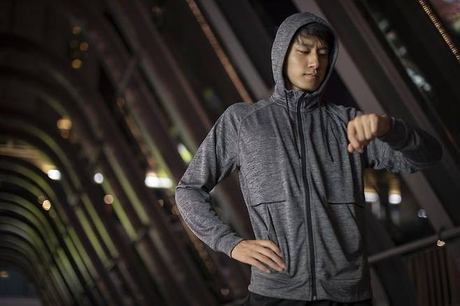 조 버치 민텔 수석 기술 분석가는 "건강 지표를 실시간으로 지켜보면 마음이 안정되기보다 의도치 않게 건강 불안증이 커질 수 있다"고 설명했다.