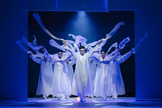 국립무용단이 지난해 선보인 ‘축제’. 올해 설 연휴에는 ‘축제’의 후속작을 선보인다. [사진 국립무용단]
