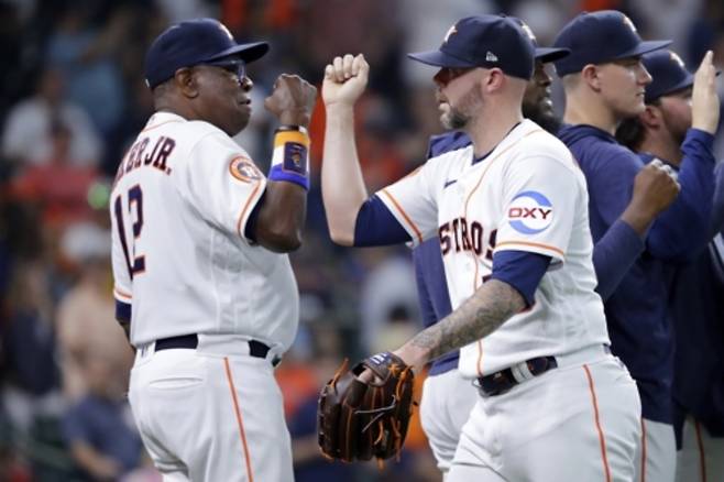 미국프로야구 메이저리그 시카고 컵스가 휴스턴 애스트로스와 트레이드에 합의했다. 우완투수 라이언 프레슬리가 트레이드 거부권을 포기하면서 휴스턴에서 컵스로 이적했다. AP 연합뉴스