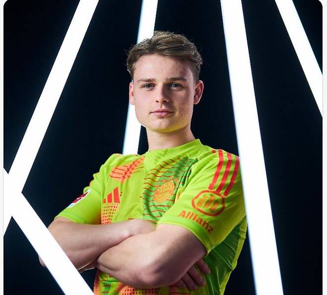 요나스 우르비히(바이에른뮌헨). 바이에른뮌헨 X 캡처