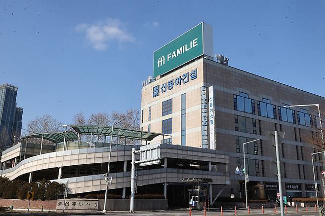 신동아건설이 지난 6일 서울회생법원에 기업 회생절차 개시 신청서를 접수했다. 사진은 7일 서울 용산구 이촌동 신동아건설 본사 모습. 연합뉴스