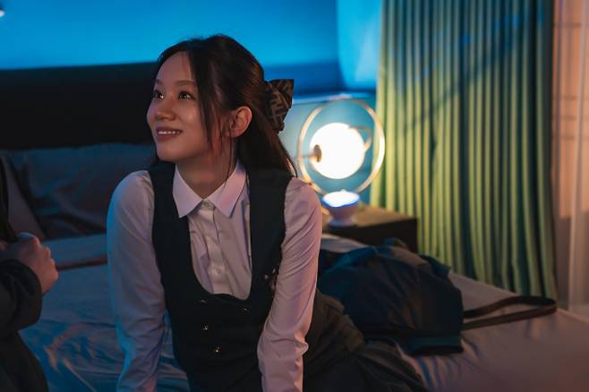 ‘선의의 경쟁’ 이혜리X정수빈, 아슬아슬한 스틸컷 공개 (제공:STUDIO X+U)