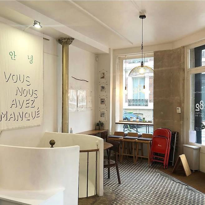 프랑스 파리에서 K디저트를 판매 중인 '플러스 파리' 내부 모습 / 인스타그램 캡처