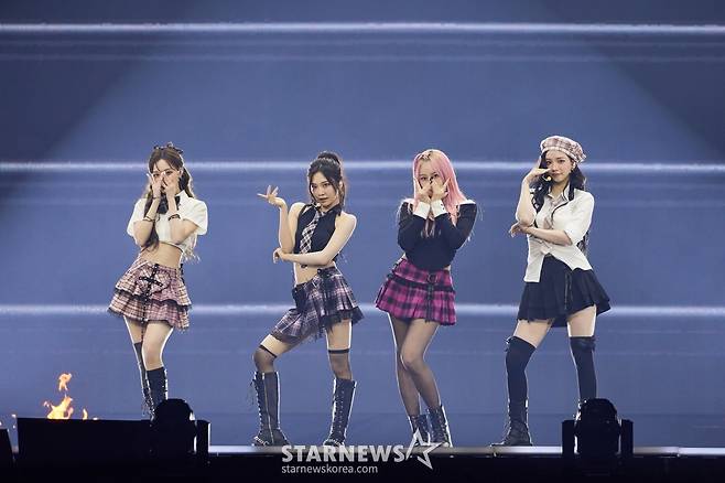 걸그룹 에스파가 12일 서울 고척스카이돔에서 진행된 에스엠타운 라이브 2025 '더 컬처, 더 퓨처' 인 서울(SMTOWN LIVE 2025 'THE CULTURE, THE FUTURE' in SEOUL) 콘서트에서 멋진 무대를 펼치고 있다. /사진제공=SM엔터테인먼트 2025.01.12 /사진=이동훈 photoguy@
