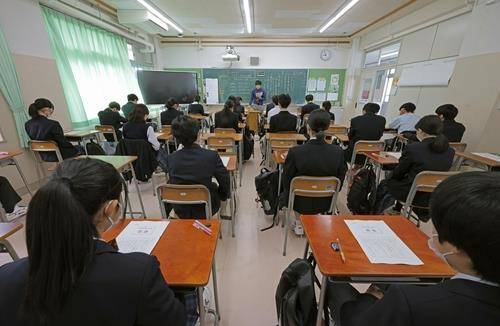 일본 중학교 교실의 모습 (도쿄 교도=연합뉴스) 일본의 한 중학교 교실 모습. 기사 내용과 직접적인 관계 없음. [재배포 및 DB 금지]