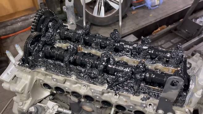 e8c2ca50ae784c1c791e967b50a6e712ac29eef1.jpg 5만km 타면서 엔진오일 한번도 교환 안한 차