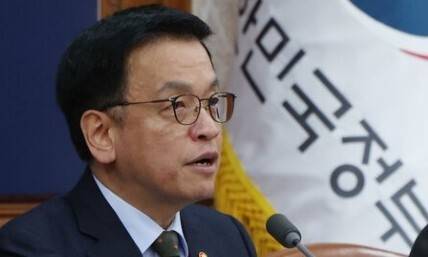 최상목 대통령 권한대행 부총리가 21일 정부서울청사에서 국무회의를 주재하며 발언하고 있다. 대통령실사진기자단