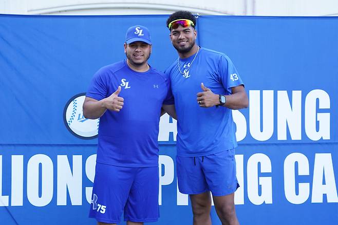 삼성 새 외국인투수로 키움서 이적한 후라도(왼쪽)와 2년차 례예스. 삼성 라이온즈 제공