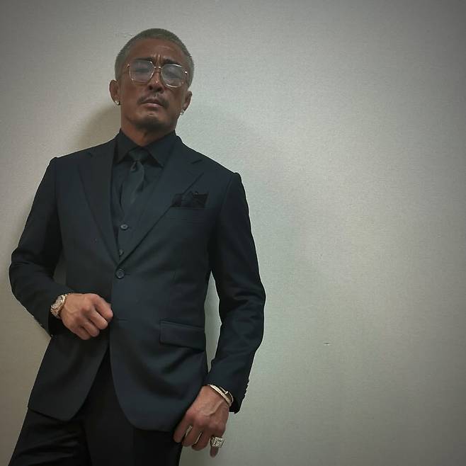 삭발을 걸고 김동현과의 외모 대결에서 져서 30년만에 버즈 컷을 시도한 추성훈. @akiyamachoo