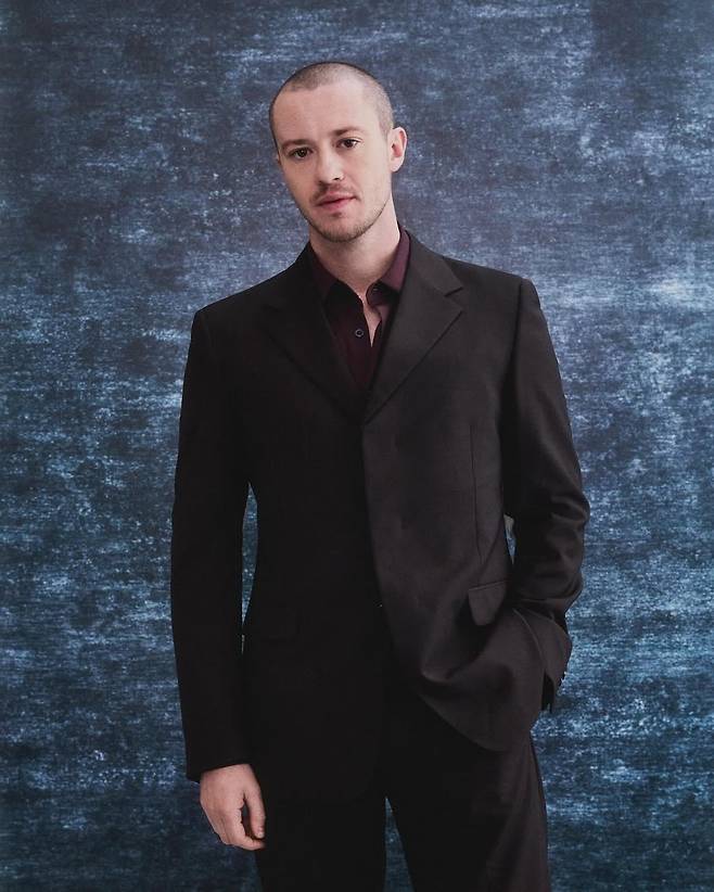 '기묘한 이야기'의 배우 조셉 퀸도 버즈 컷 룩을 시도했다. @josephquinn