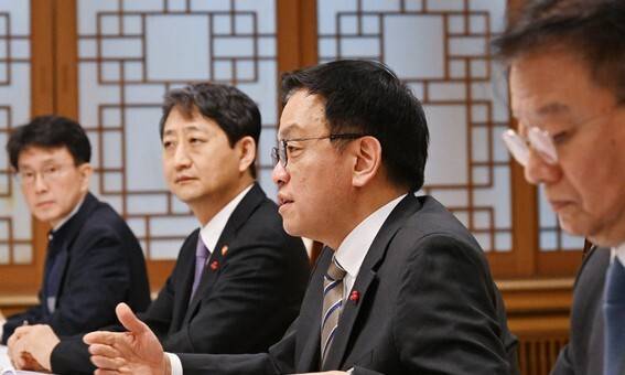 최상목 대통령 권한대행이 31일 정부서울청사에서 열린 대외경제현안간담회를 주재하고 있다. 기획재정부 제공