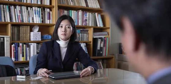 24일 김누리 중앙대학교 독어독문학과 교수와 인터뷰 모습