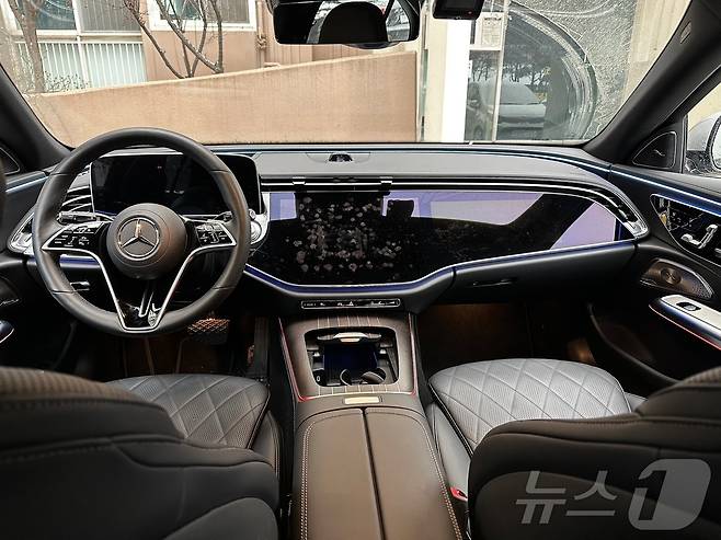 메르세데스-벤츠 E 450 4매틱 익스클루시브 실내.ⓒ 뉴스1 이동희 기자