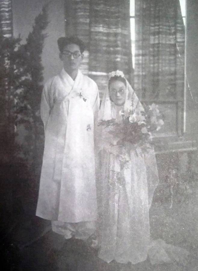 1944년 김환기와 김향안의 결혼식 사진