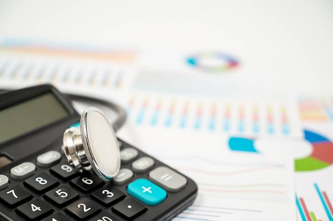 생명보험금은 대법원 판례로 상속재산이 아니라 고유재산으로 보고 있다. 생명보험금은 상속으로 취득한 재산이 아니라 보험계약에 따라 보험수익자의 지위에서 계약상 보험금청구권을 행사하는 것으로 보기 때문이다./사진=이미지투데이