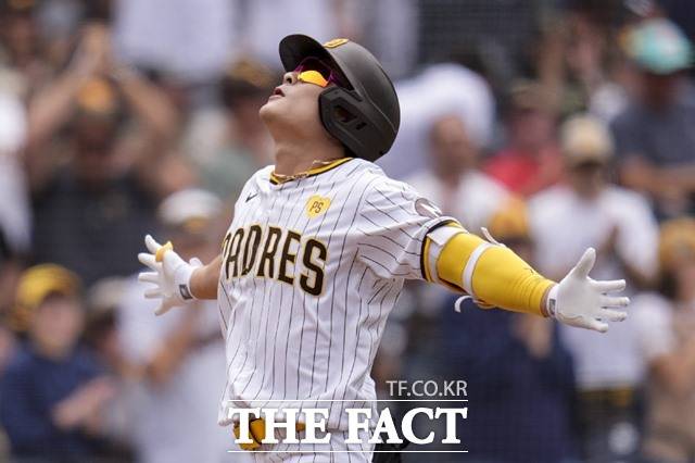 '코리안 빅리거' 김하성이 샌디에이고 파드리스를 떠나 2025시즌부터 탬파베이 레이스에서 활동을 이어간다. 하지만 김하성과 탬파베이 레이스의 계약 이면에는 올 시즌 성적에 따라 변화하게 될 숨겨진 이야기들이 많이 있다./샌디에이고=AP.뉴시스