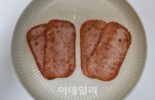 image.png 스팸, 빽햄 직접 요리해서 비교한 기자..news