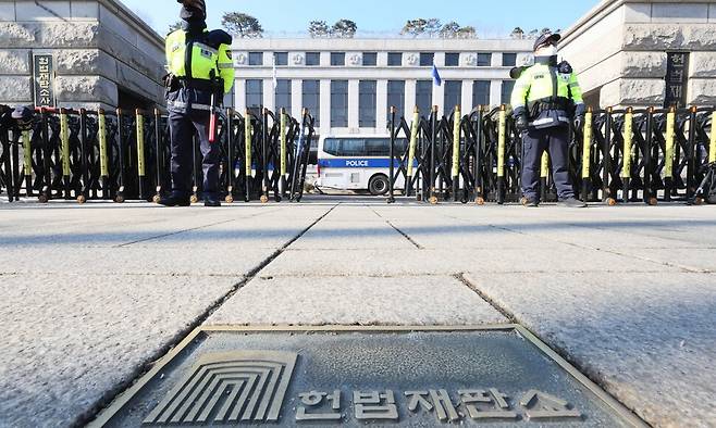 최상목 대통령 권한대행 부총리 겸 기획재정부 장관이 마은혁 헌법재판소 재판관 후보자를 임명하지 않은 것이 위헌인지 여부를 헌법재판소가 3일 직접 결정한다. 헌재는 법무법인 도담 김정환 변호사가 제기한 헌법소원과 우원식 국회의장이 국회를 대표해 최 대행을 상대로 낸 권한쟁의심판을 3일 오후 2시 선고한다. 사진은 2일 헌법재판소 모습. 연합뉴스