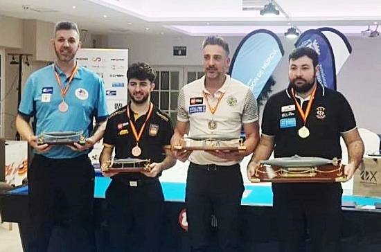 앙기타가 스페인3쿠션선수권에서 우승한 후 입상자들과 함께 포즈를 취하고 있다. 맨 오른쪽이 앙기타. (사진=코줌)