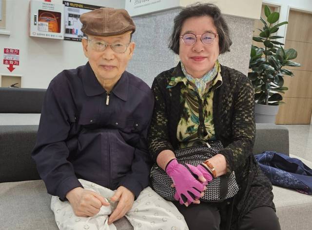 ▲ 조무제 전 대법관 부부. ⓒ푸르메재단