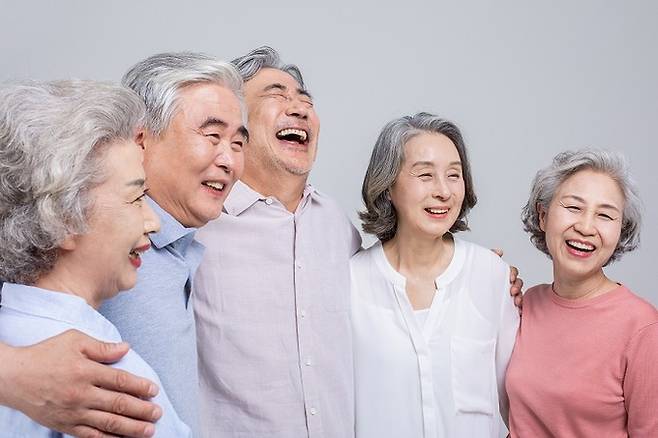 늘어나는 노인 인구에 대응하기 위해 65세인 현 노인 기준 연령을 상향 조정해야 한다는 논의가 탄력을 받고 있다. 게티이미지뱅크