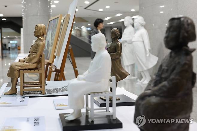 국회에 전시된 소녀상 [연합뉴스 자료사진. 재판매 및 DB 금지]