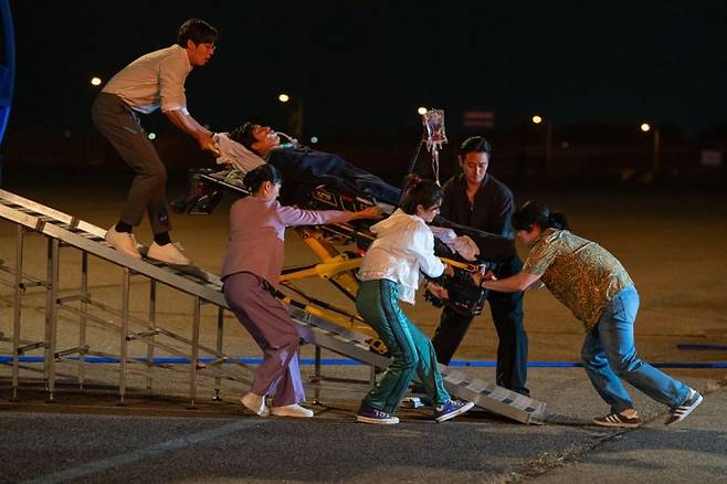 중증외상센터는 공공의료의 한복판에 서 있다.[사진=넷플릭스 제공]