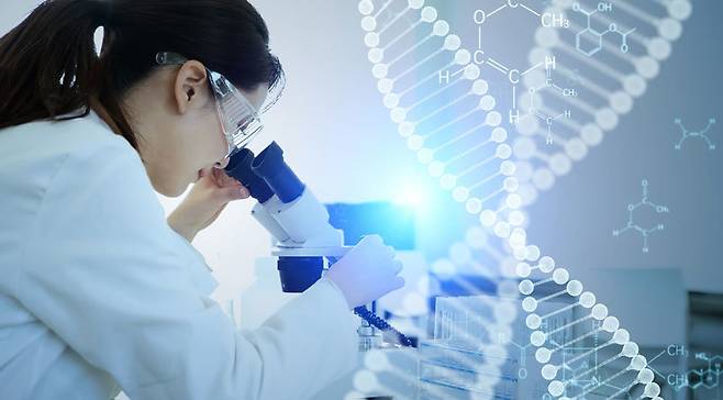 미국 유전체 분석기업 ‘23앤드미’의 몰락이 곧 관련 업계 전체 상황을 대변하는 것은 아니라는 전문가 분석이 제기된다. 게티이미지코리아