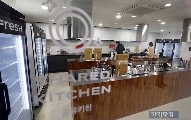 한국토지주택공사(LH) 청년 맞춤형 공유주택 내 공유주방 모습. 사진=한경DB