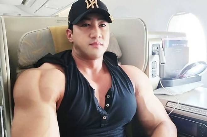 ‘코미디 빅리그’에서 ‘징맨’으로 유명해진 보디빌더 황철순이 출소했다. [사진출처 = 인스타그램]