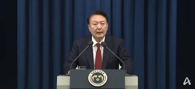 3일 대통령실에서 윤석열 대통령이 비상 계엄을 선포하고 있다. 채널에이 캡처