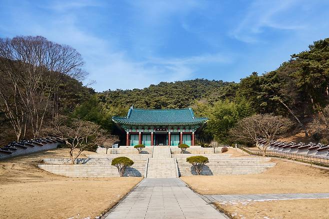 충무공 이순신의 영정이 보관된 현충사 본전. 사진=도진영