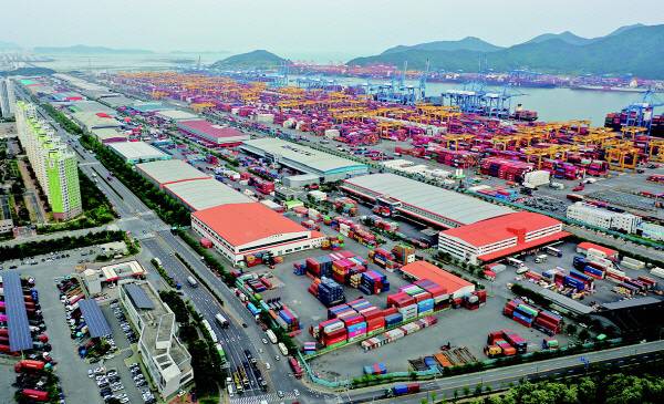 부산 사하구 신평·장림일반산업단지 전경. 사진은 기사 내용과 관련이 없음. 국제신문DB