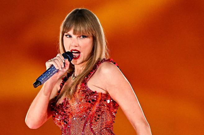 Singer Taylor Swift performs on stage at the Paris La Defense Arena as part of her ″The Eras″ tour, in Nanterre, north-western France, on May 9, 2024. [AFP/YONHAP]