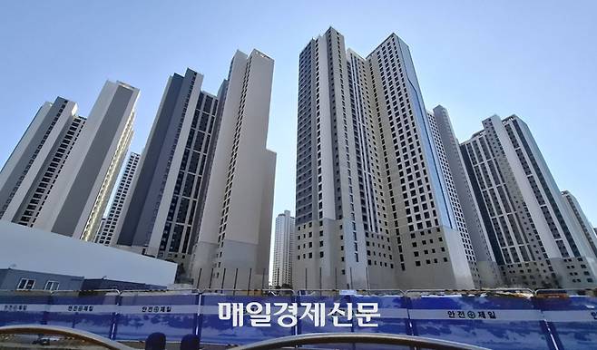 3일 경기도 광명시 철산동 철산주공 8·9단지 재건축을 통해 들어서는 ‘철산자이 더 헤리티지’ 전경. [이승환 기자]