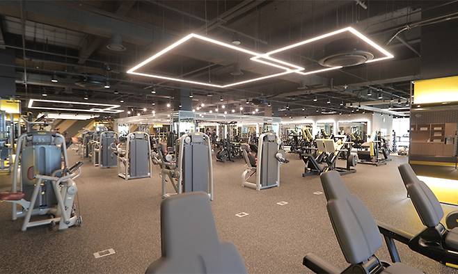 삼성바이오로직스가 자사 임직원들을 위해 마련한 피트니스센터 내부의 모습. 삼성바이오로직스 제공