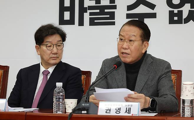 비상대책위원 회의에서 발언하는 권영세 국민의힘 비대위원장 ⓒ연합뉴스