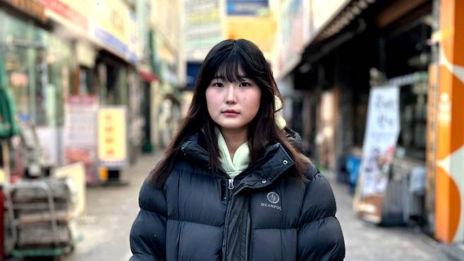 마리나는 경제적 문제로 '대학을 무사히 마칠 수 있을지 모르겠다'고 털어놨다