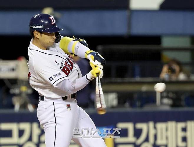 2024 KBO리그 프로야구 두산베어스와 NC다이노스의 경기가 지난해 9월 24일 오후 서울 잠실야구장에서 열렸다. 4회말 2사 2루 강승호가 연타석 홈런를 치고 있다. 잠실=김민규 기자 mgkim1@edaily.co.kr