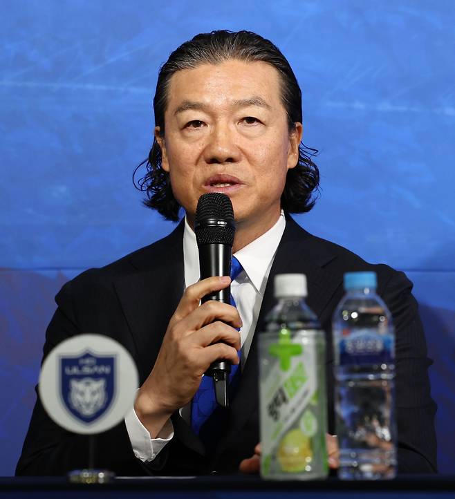 <yonhap photo-3034=""> 각오 밝히는 김판곤 울산 HD 감독 (서울=연합뉴스) 김인철 기자 = 김판곤 울산 HD 감독이 5일 서울 종로구 축구회관에서 열린 2024-25 아시아축구연맹 챔피언스리그(ACL) 참가 K리그 4개팀 미디어데이에서 각오를 밝히고 있다. 2025.2.5 yatoya@yna.co.kr/2025-02-05 11:20:02/ <저작권자 ⓒ 1980-2025 ㈜연합뉴스. 무단 전재 재배포 금지, AI 학습 및 활용 금지></yonhap>