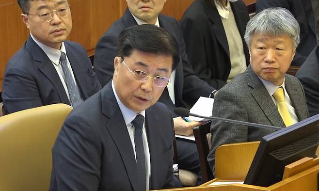 홍장원 전 국가정보원 제1차장이 4일 서울 종로구 헌법재판소에서 열린 윤석열 대통령 탄핵심판 5차 변론기일에 증인으로 출석해 발언하고 있다. 헌법재판소 제공