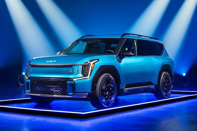 기아 EV9 2025 최고 평점 전기 SUV 선정